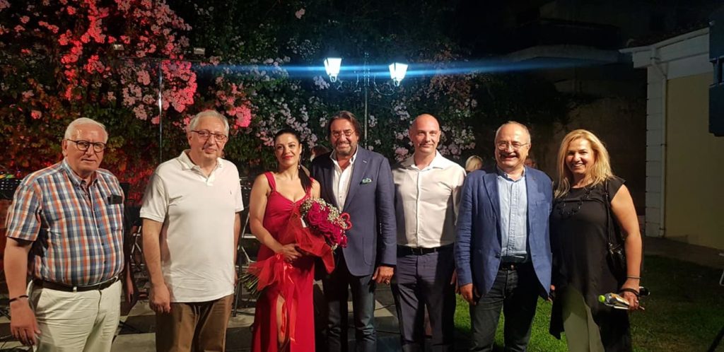 Παρουσία του Δημάρχου Αμαρουσίου Θ. Αμπατζόγλου η παράσταση «Μουσική Βραδιά στον Κήπο» στη Βορέειο Βιβλιοθήκη με τη Συναυλία της Συμφωνικής Ορχήστρας Novarte 4 Παρουσία του Δημάρχου Αμαρουσίου Θ. Αμπατζόγλου η παράσταση «Μουσική Βραδιά στον Κήπο» στη Βορέειο Βιβλιοθήκη με τη Συναυλία της Συμφωνικής Ορχήστρας Novarte