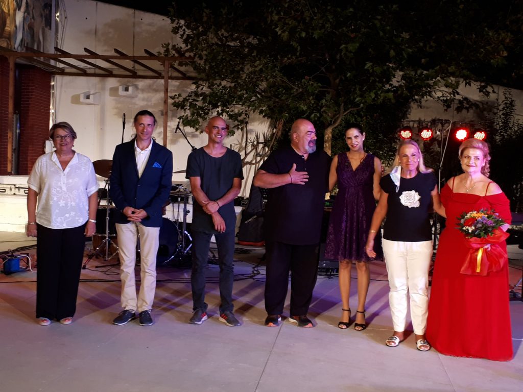 ΚΛΑΣΙΚΑ, ΓΝΩΣΤΑ ΚΑΙ ΑΓΑΠΗΜΕΝΑ ΜΕ ΤΗΝ ΥΨΙΦΩΝΟ ΚΡΙΣΤΥ ΚΑΘΑΡΙΟΥ
