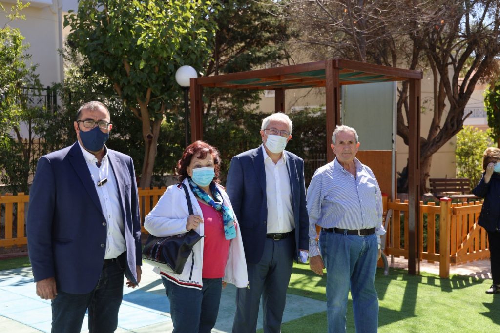 Ο Δήμαρχος Αμαρουσίου Θεόδωρος Αμπατζόγλου παραδίδει 13 νέες Παιδικές Χαρές στους πολίτες 28 Ο Δήμαρχος Αμαρουσίου Θεόδωρος Αμπατζόγλου παραδίδει 13 νέες Παιδικές Χαρές στους πολίτες