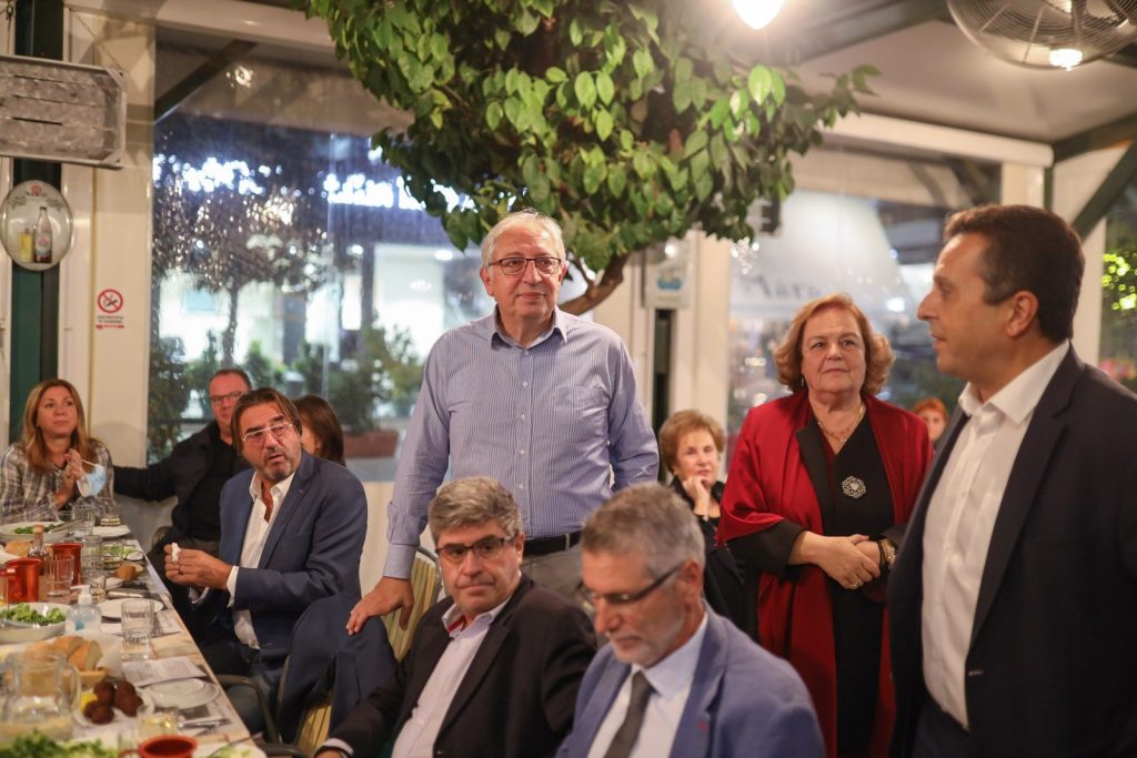 Στη συνάντηση της Ένωσης Πελοποννησίων Αμαρουσίου ο Δήμαρχος Θεόδωρος Αμπατζόγλου 4 Στη συνάντηση της Ένωσης Πελοποννησίων Αμαρουσίου ο Δήμαρχος Θεόδωρος Αμπατζόγλου