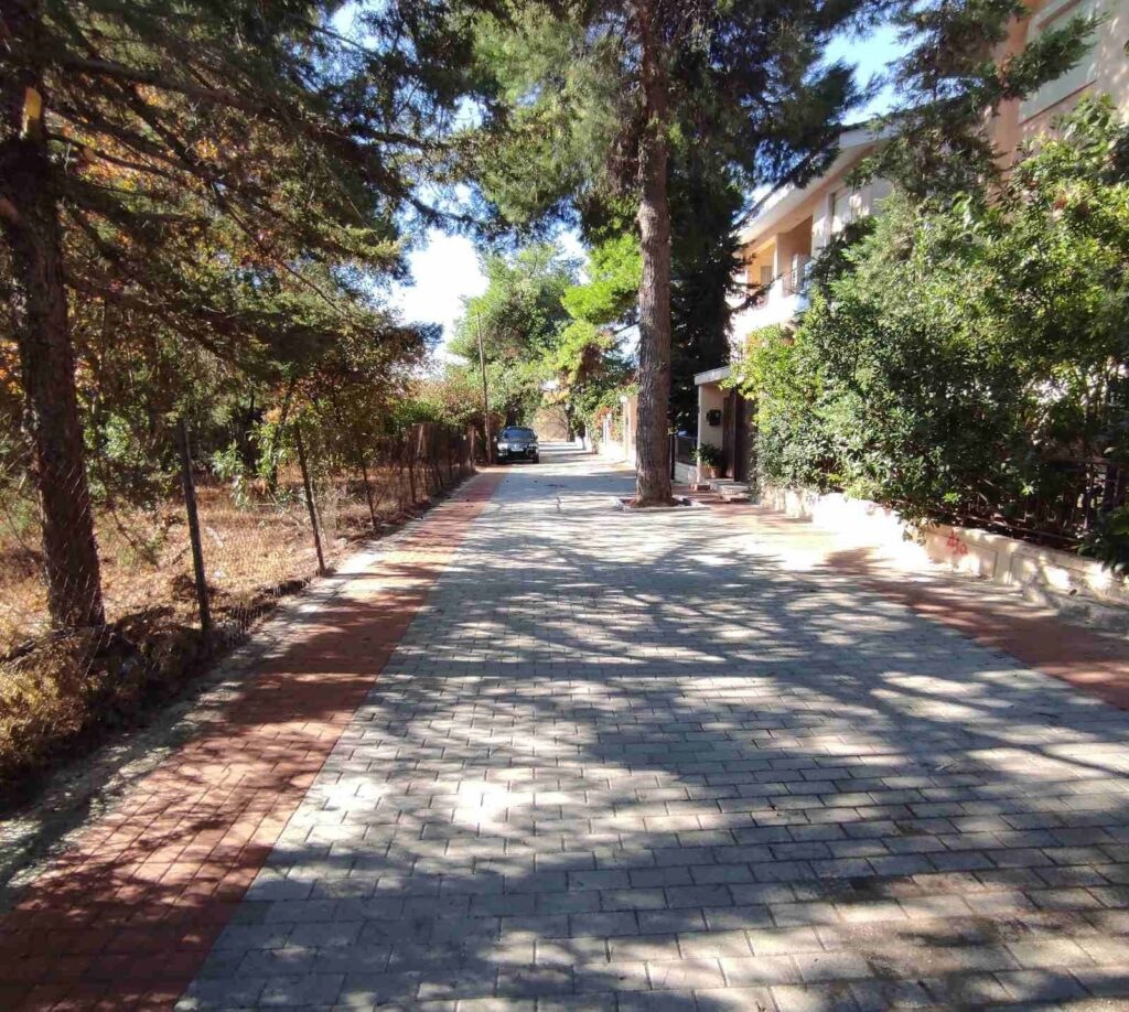 ΔΙΑΜΟΡΦΩΣΗ ΠΕΖΟΔΡΟΜΟΥ ΜΕ ΚΥΒΟΛΙΘΟΥΣ