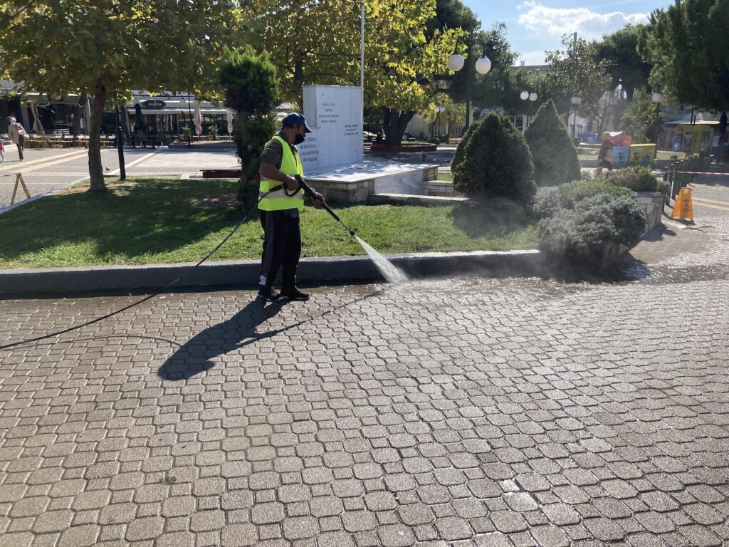 Διαρκής η μάχη για περισσότερη καθαριότητα σε κάθε γειτονιά του Δήμου μας. Ενισχύεται η προσπάθεια με νέα μέσα.