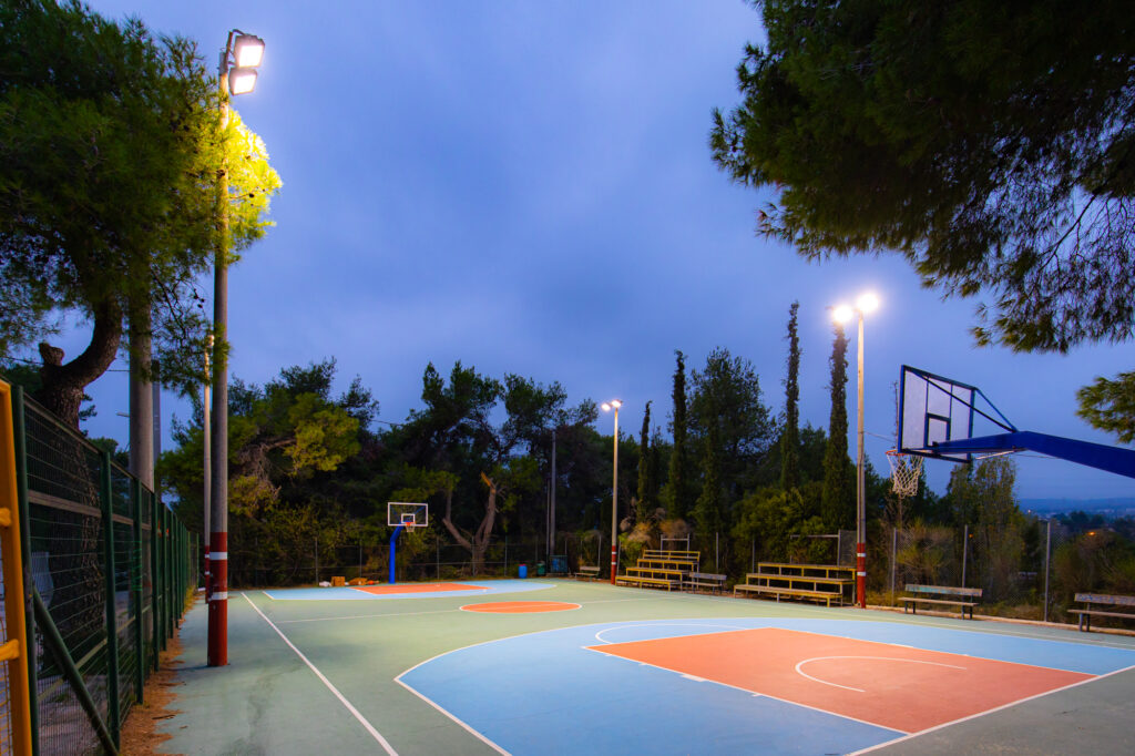 ΠΙΟ ΦΩΤΕΙΝΟ ΓΗΠΕΔΟ ΜΠΑΣΚΕΤ ΣΤΗΝ ΕΚΑΛΗ
