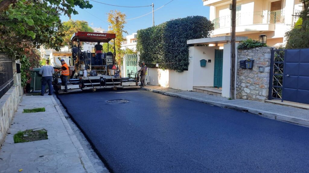 Ξεκίνησαν οι ασφαλτοστρώσεις σε δρόμους του Δήμου Πεντέλης με πόρους του Δήμου, ύψους 350.000 ευρώ. Δήμητρα Κεχαγιά: Εφαρμόζουμε το πρόγραμμά μας, με την οικονομική διαχείριση που κάνουμε εξοικονομήσαμε πόρους και κάνουμε έργα που βελτιώνουν την καθημερινότητα στην πόλη μας. Το 2022 και νέες ασφαλτοστρώσεις 3 Ξεκίνησαν οι ασφαλτοστρώσεις σε δρόμους του Δήμου Πεντέλης με πόρους του Δήμου, ύψους 350.000 ευρώ. Δήμητρα Κεχαγιά: Εφαρμόζουμε το πρόγραμμά μας, με την οικονομική διαχείριση που κάνουμε εξοικονομήσαμε πόρους και κάνουμε έργα που βελτιώνουν την καθημερινότητα στην πόλη μας. Το 2022 και νέες ασφαλτοστρώσεις