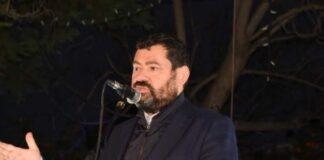 Άναψε το Χριστουγεννιάτικο Δέντρο στη Λυκόβρυση και ανάβει στην Πεύκη το Σάββατο 4/12