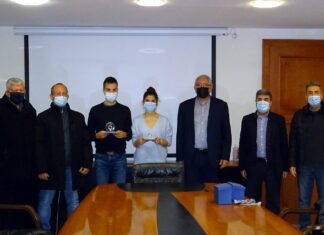 Ο Δήμαρχος Αμαρουσίου Θεόδωρος Αμπατζόγλου βραβεύει διακριθέντες αθλητές του ΓΣΑ