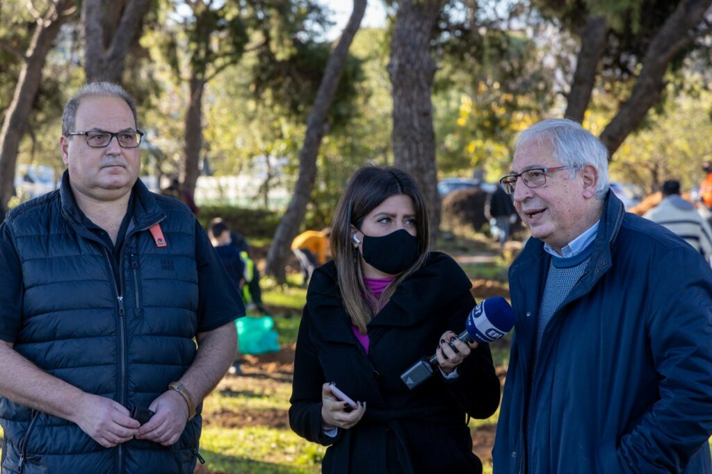 Παρουσία του Δημάρχου Αμαρουσίου Θ. Αμπατζόγλου και του Δημάρχου Χαλανδρίου Σ. Ρούσσου η κοινή πρωτοβουλία για Δεντροφύτευση στο Πάρκο Φραγκοκλησιάς & Πεντέλης στο Μαρούσι