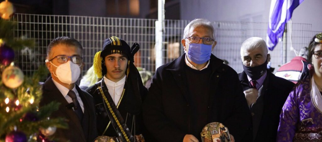 Παρουσία του Δημάρχου Θ. Αμπατζόγλου η φωταγώγηση του Δέντρου του Συλλόγου Ποντίων Αμαρουσίου «Νίκος Καπετανίδης»
