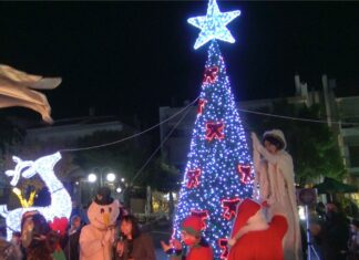 Σε εορταστική ατμόσφαιρα φωταγωγήθηκε το Χριστουγεννιάτικο Δένδρο του Δήμου Πεντέλης