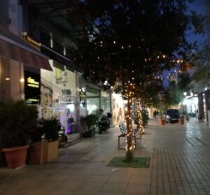 Η τελευταία νύχτα του χρόνου που πέρασε, στους δρόμους της πόλης μας....στο Μαρούσι!
