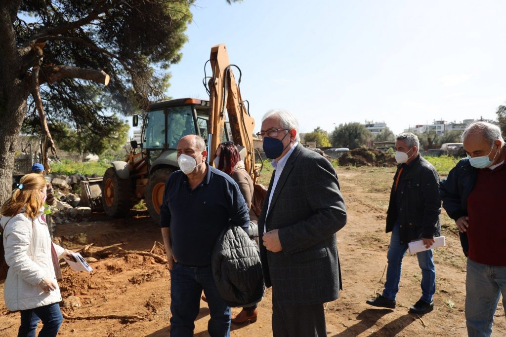 Αυτοψία του Δημάρχου Αμαρουσίου Θεόδωρου Αμπατζόγλου σε έργα διανοίξεων οδών στην περιοχή του Κάτω Σωρού