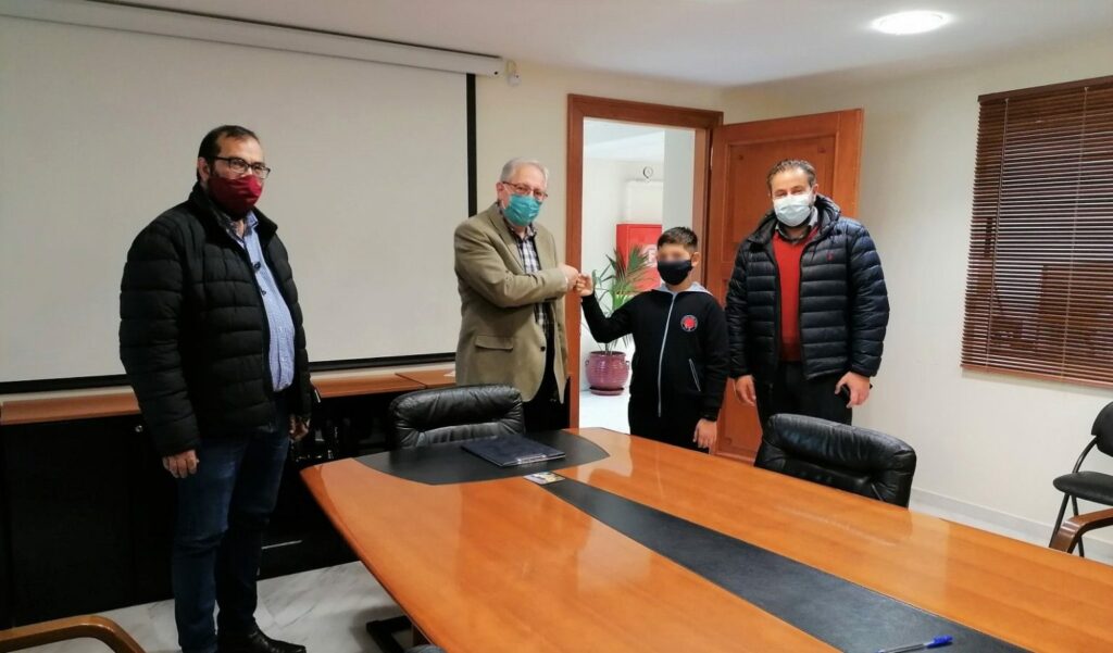 Διαρκής η βοήθεια της «Ελληνοαγγλικής Αγωγής» στις ευπαθείς ομάδες του Δήμου Αμαρουσίου. Μαθητές παρέδωσαν τρόφιμα & φάρμακα για το Κοινωνικό Παντοπωλείο & Φαρμακείο της πόλης