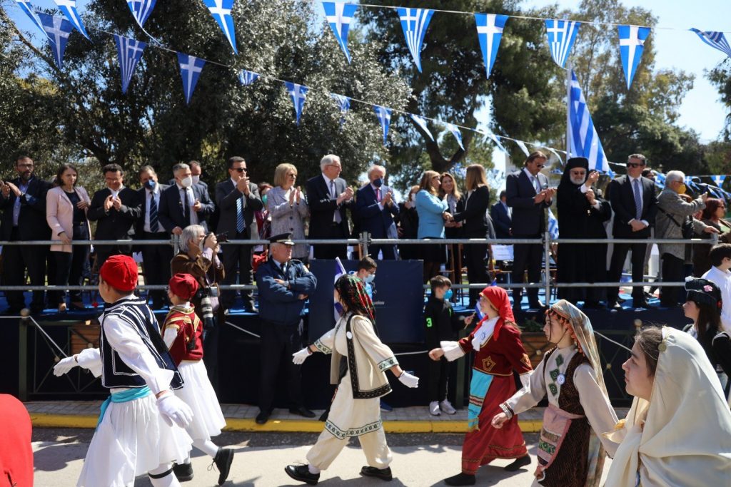 Με κάθε μεγαλοπρέπεια γιόρτασε το Μαρούσι, την Εθνική Επέτειο της 25ης Μαρτίου 1821 και τον Ευαγγελισμό της Θεοτόκου, παρουσία του Δημάρχου Θεόδωρου Αμπατζόγλου