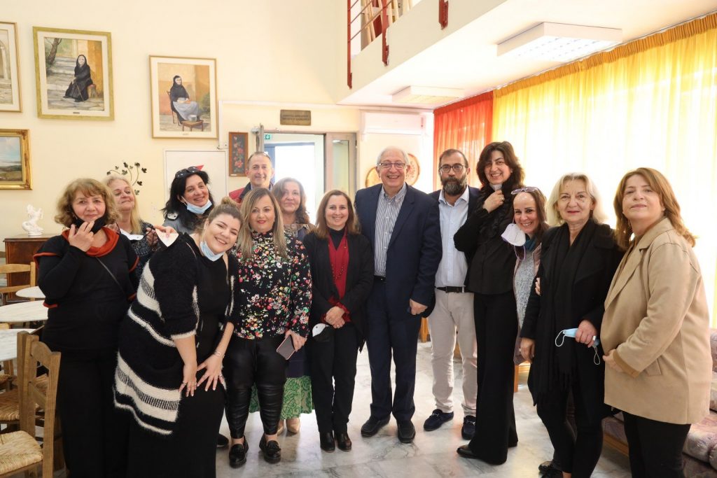 Επίσκεψη του Δημάρχου Αμαρουσίου Θεόδωρου Αμπατζόγλου στο Κεντρικό ΚΑΠΗ της πόλης 4 Επίσκεψη του Δημάρχου Αμαρουσίου Θεόδωρου Αμπατζόγλου στο Κεντρικό ΚΑΠΗ της πόλης