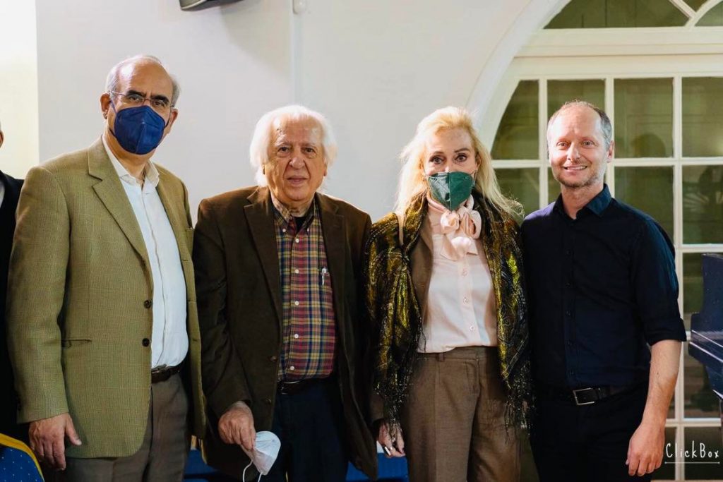 ΚΑΤΑΝΥΚΤΙΚΕΣ ΜΕΛΩΔΙΕΣ ΣΤΗ ΒΙΛΑ ΜΠΟΤΣΗ 8 ΚΑΤΑΝΥΚΤΙΚΕΣ ΜΕΛΩΔΙΕΣ ΣΤΗ ΒΙΛΑ ΜΠΟΤΣΗ
