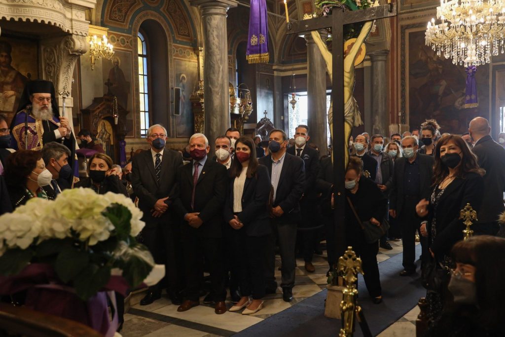 Παρουσία του Δημάρχου Αμαρουσίου Θεόδωρου Αμπατζόγλου η ακολουθία των Μεγάλων Ωρών και της Αποκαθηλώσεως στον Ι. Ν. Κοιμήσεως Θεοτόκου Αμαρουσίου