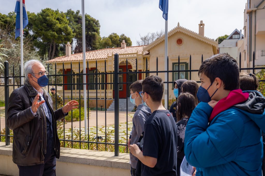ΣΧΟΛΕΙΑ ΤΟΥ ΔΗΜΟΥ ΜΑΣ ΣΤΗΝ ΙΣΤΟΡΙΚΗ ΟΙΚΙΑ ΤΟΥ ΠΑΥΛΟΥ ΜΕΛΑ