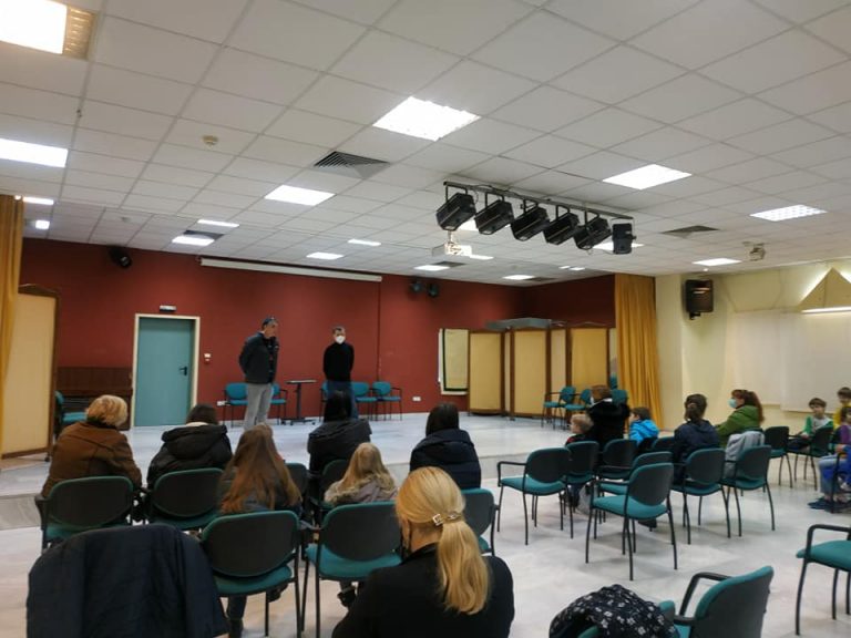 Συνάντηση πραγματοποιήθηκε την Πέμπτη 24.32022 , των προσφυγικών οικογενειών που φιλοξενούνται ήδη στην πόλη μας με τον Δήμαρχο Ξένο Μανιατογιαννη και την Πρόεδρο του ΟΚΠΑΔΒ Β.Αρσένη