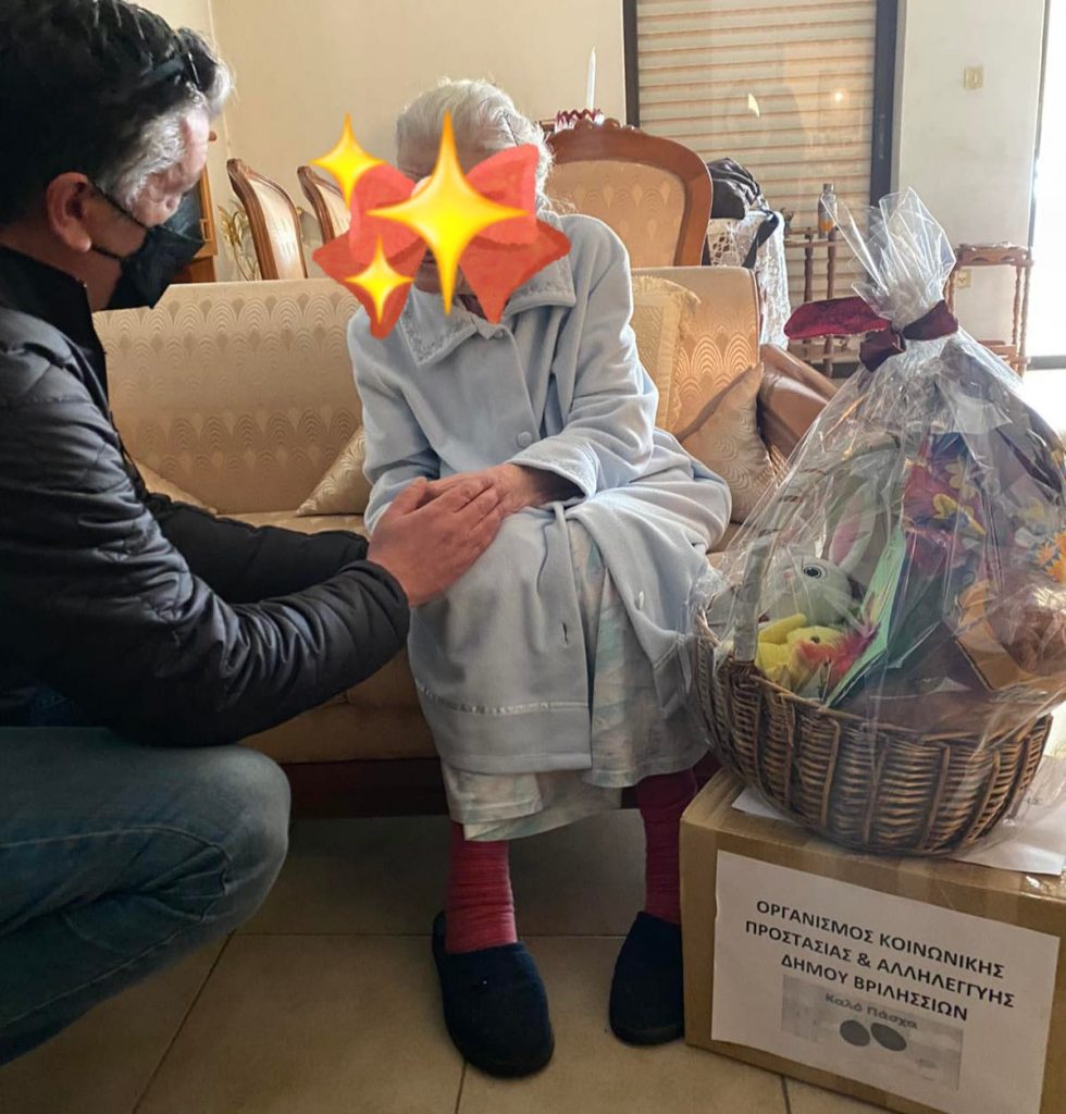Βοήθεια στο Σπίτι Επισκέψεις σήμερα πραγματοποιήθηκαν για ευχές και σε ηλικιωμένους μοναχικούς συμπολίτες μας,από τον Δήμαρχο μας Ξένο Μανιατογιαννη, και τον Προϊστάμενο Κοινωνικών δομών Η.Μποζα, συνοδεία και του υποστηρικτικού προσωπικού του Β.σ.Σ…