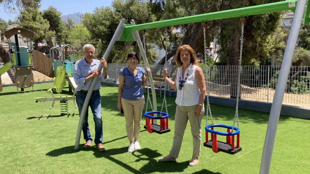 Άλλη μια αναβαθμισμένη παιδική χαρά παραδίδει στους πολίτες ο Δήμος Πεντέλης. Τα μικρά παιδιά αποκτούν μια σύγχρονη παιδική χαρά στο Πευκοδάσος Μελισσίων