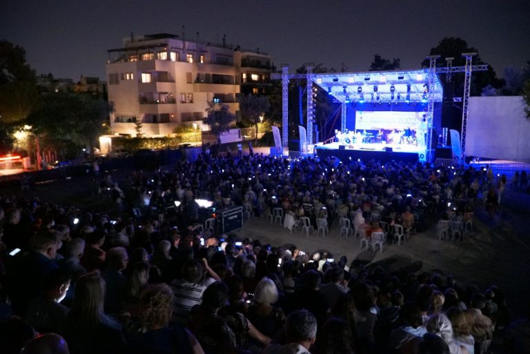 Φεστιβάλ Δήμου Αμαρουσίου 2022: Παρουσία του Δημάρχου Θ. Αμπατζόγλου και πλήθους κόσμου, ο Σταύρος Ξαρχάκος παρουσίασε “τα ωραιότερα τραγούδια”