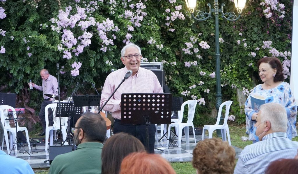 Ολοκληρώθηκαν οι εκδηλώσεις των καλλιτεχνικών τμημάτων του Δήμου Αμαρουσίου με μία βραδιά αφιερωμένη στον Μάνο Λοϊζο – Στην ίδια εκδήλωση παρουσιάστηκε και το βιβλίο «ΜΑΡΟΥΣΙ – Η ιστορία της πόλης μέσα από τα εκθέματά της»