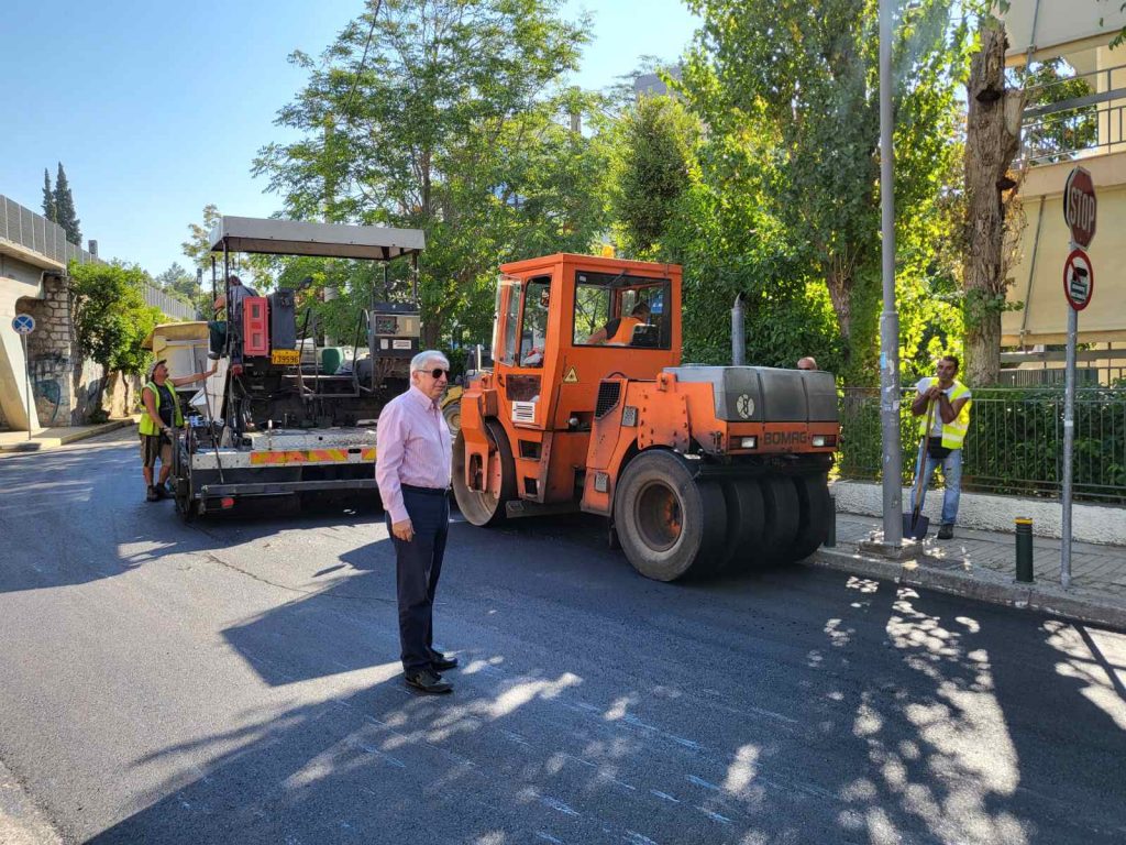 Συνεχίζονται οι αυτοψίες του Δημάρχου Αμαρουσίου Θεόδωρου Αμπατζόγλου στα έργα ασφαλτοστρώσεων στην πόλη