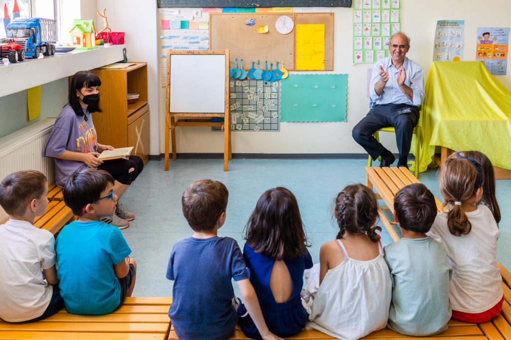 ΤΑ ΠΑΙΔΙΑ ΔΗΜΙΟΥΡΓΟΥΝ ΓΙΑ ΤΗΝ ΕΙΡΗΝΗ 13 ΤΑ ΠΑΙΔΙΑ ΔΗΜΙΟΥΡΓΟΥΝ ΓΙΑ ΤΗΝ ΕΙΡΗΝΗ