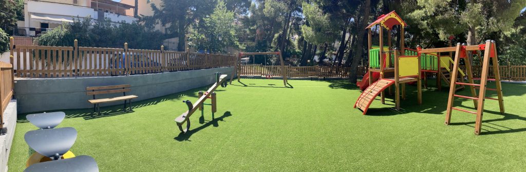 Την 4η κατά σειρά παιδική χαρά παραδίδει ο Δήμος Πεντέλης. Η παιδική χαρά επί της οδού Κιλικίας στη Νέα Πεντέλη που ήταν εγκαταλελειμμένη μετατράπηκε σε ένα όμορφο χώρο παιχνιδιού για τα παιδιά