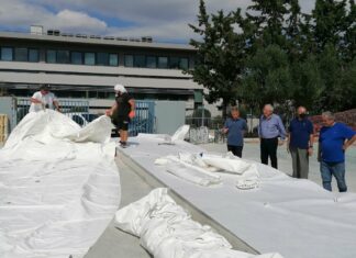 Νεότερη αυτοψία του Δημάρχου Αμαρουσίου Θεόδωρου Αμπατζόγλου στο έργο κατασκευής κλειστού γηπέδου μπάσκετ – τύπου λυόμενου στεγάστρου – στο 4ο Γενικό Λύκειο Αμαρουσίου «Ζεκάκειο»