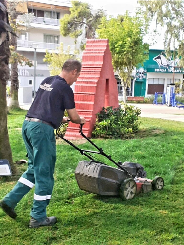 Ολοκληρώθηκαν οι εργασίες καθαρισμού και συντήρησης πρασίνου των Σχολείων και Παιδικών Σταθμών του Δήμου Αμαρουσίου εν όψει της νέας εκπαιδευτικής χρονιάς 4 Ολοκληρώθηκαν οι εργασίες καθαρισμού και συντήρησης πρασίνου των Σχολείων και Παιδικών Σταθμών του Δήμου Αμαρουσίου εν όψει της νέας εκπαιδευτικής χρονιάς