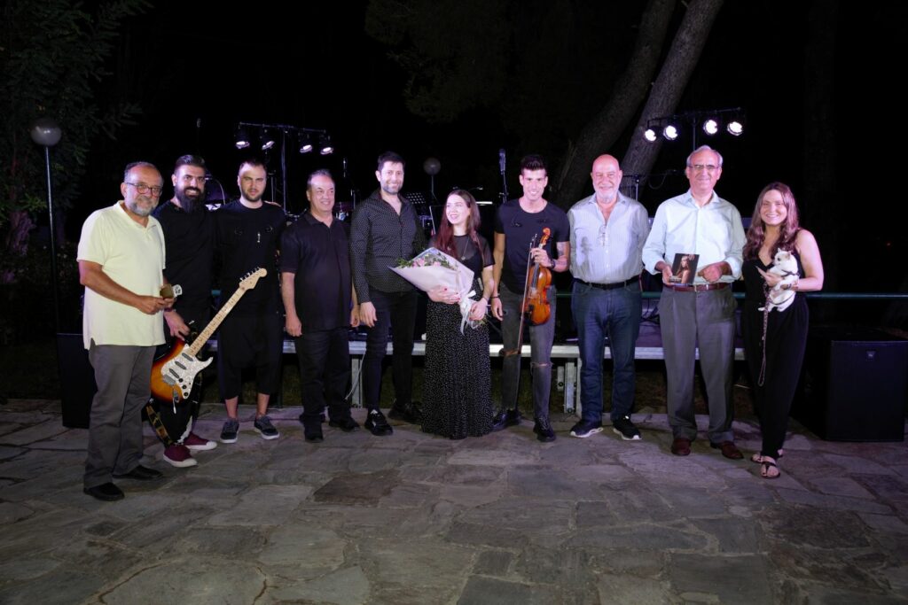 ΒΟΛΤΑ ΣΤΗΝ ΕΚΑΛΗ ΜΕ ΤΗ ΝΙΚΟΛ ΣΑΡΑΒΑΚΟΥ