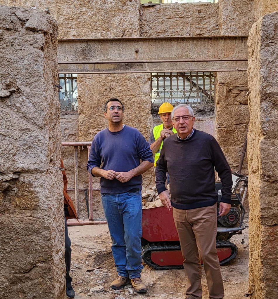 Αυτοψία του Δημάρχου Αμαρουσίου Θεόδωρου Αμπατζόγλου στο πρώτο στάδιο εργασιών αποκατάστασης – αξιοποίησης της Βίλας Λουμίδη