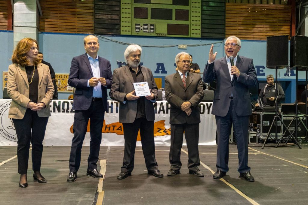 Στη «γιορτή τσικουδιάς 2022» της Ένωσης Κρητών Αμαρουσίου «Ο Κρηταγενής Ζευς», ο Δήμαρχος Αμαρουσίου Θεόδωρος Αμπατζόγλου