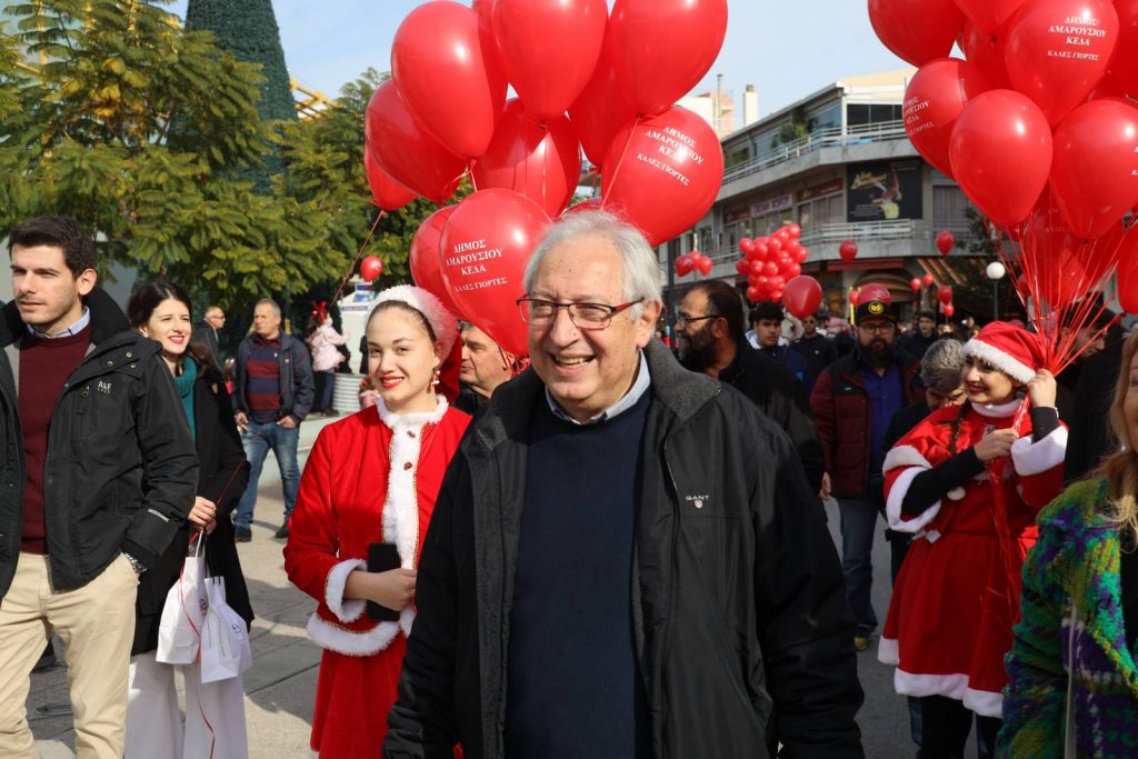 Επίσκεψη του Δημάρχου Αμαρουσίου Θεόδωρου Αμπατζόγλου στο Εμπορικό Κέντρο της πόλης, την παραμονή των Χριστουγέννων 4 Επίσκεψη του Δημάρχου Αμαρουσίου Θεόδωρου Αμπατζόγλου στο Εμπορικό Κέντρο της πόλης, την παραμονή των Χριστουγέννων