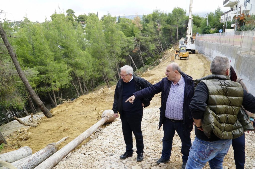 Νεότερη αυτοψία του Δημάρχου Αμαρουσίου Θεόδωρου Αμπατζόγλου στο έργο αποκατάστασης του πρανούς επί της οδού Ερεσσού (Ν. Λέσβος) λόγω διάβρωσης και κατολισθήσεων 4 Νεότερη αυτοψία του Δημάρχου Αμαρουσίου Θεόδωρου Αμπατζόγλου στο έργο αποκατάστασης του πρανούς επί της οδού Ερεσσού (Ν. Λέσβος) λόγω διάβρωσης και κατολισθήσεων