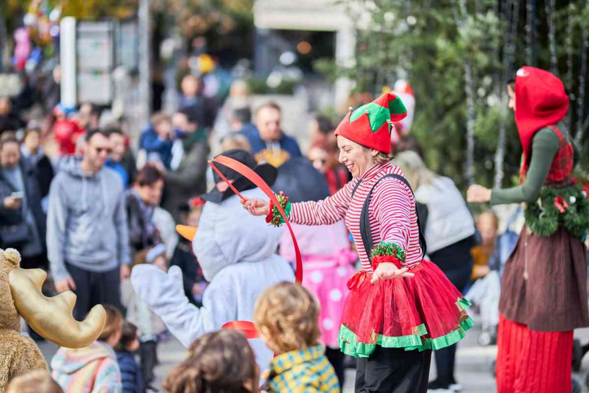 ΠΑΡΑΜΟΝΗ ΧΡΙΣΤΟΥΓΕΝΝΩΝ, ΤΟ ΠΑΡΑΔΟΣΙΑΚΟ ΚΕΝΤΡΟ ΤΗΣ ΚΗΦΙΣΙΑΣ ΓΕΜΙΣΕ ΚΟΣΜΟ!