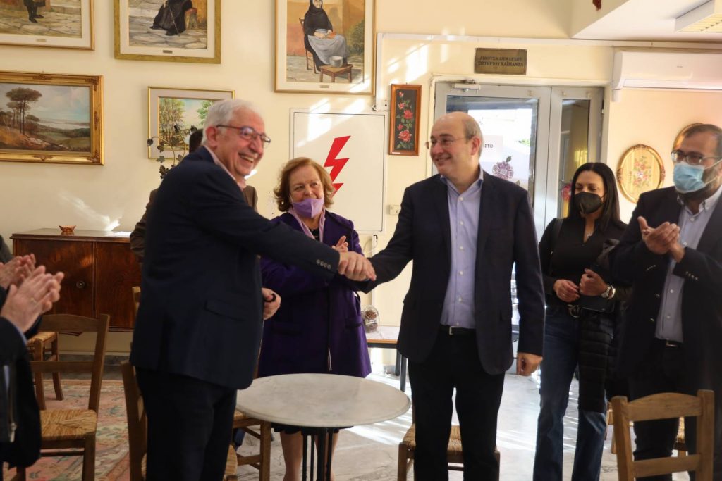 Παρουσία του Δημάρχου Αμαρουσίου Θεόδωρου Αμπατζόγλου η επίσκεψη του Υπουργού Εργασίας και Κοινωνικών Υποθέσεων Κωστή Χατζηδάκη στο κεντρικό ΚΑΠΗ της πόλης