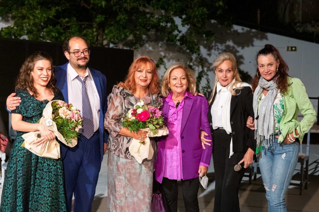 ΤΡΑΠΕΖΙ ΜΕ ΒΑΡΙΑ ΥΠΟΓΡΑΦΗ