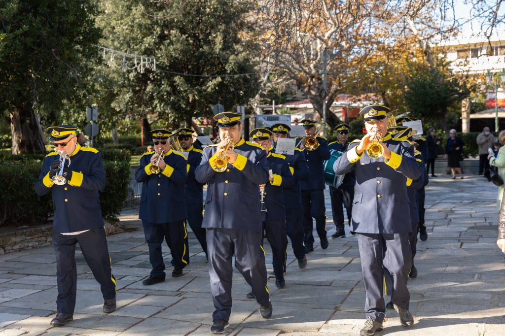 ΓΙΟΡΤΙΝΗ ΑΤΜΟΣΦΑΙΡΑ ΜΕ ΤΗ ΦΙΛΑΡΜΟΝΙΚΗ 3 ΓΙΟΡΤΙΝΗ ΑΤΜΟΣΦΑΙΡΑ ΜΕ ΤΗ ΦΙΛΑΡΜΟΝΙΚΗ