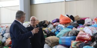 Πρωτόγνωρη η ανταπόκριση των πολιτών της Αττικής στη δράση αποστολής ανθρωπιστικής βοήθειας προς τους σεισμόπληκτους της Τουρκίας και της Συρίας που διοργανώθηκε από την Περιφέρεια Αττικής, το «Όλοι Μαζί Μπορούμε», την Κεντρική Ένωση Δήμων Ελλάδας και τους Δήμους