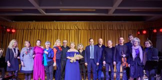 ΕΣΠΑΣΑΝ ΚΡΥΣΤΑΛΛΑ ΓΙΑ ΤΗΝ ΚΡΙΣΤΥ