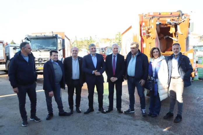 Παράδοση εξοπλισμού για την ανακύκλωση βιοαποβλήτων από τον Περιφερειάρχη Αττικής Γ. Πατούλη στον Δήμο Διονύσου_6426acf8a4d9f.jpeg