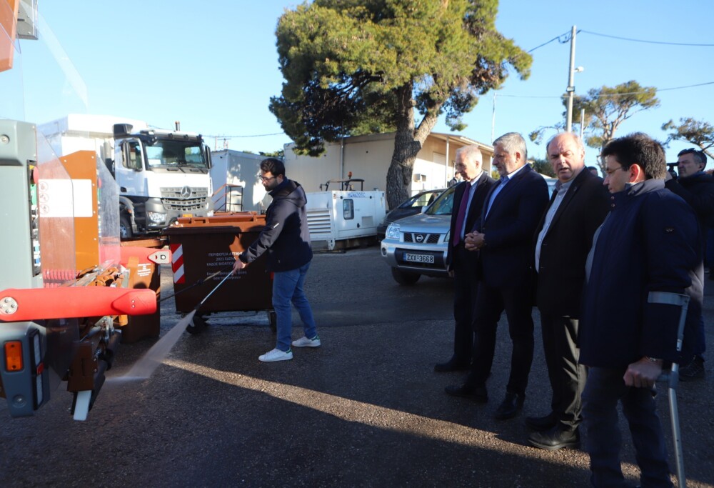 Παράδοση εξοπλισμού για την ανακύκλωση βιοαποβλήτων από τον Περιφερειάρχη Αττικής Γ. Πατούλη στον Δήμο Διονύσου 9 IMG_20230330_090848-01_copy_2027x1384-1000x683