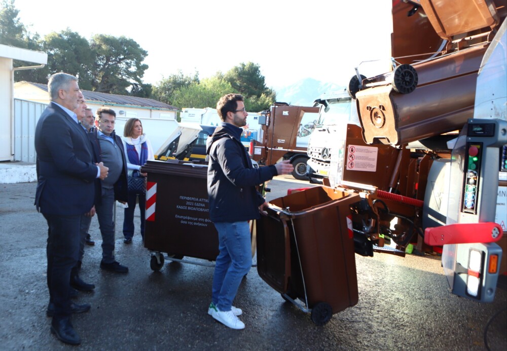 Παράδοση εξοπλισμού για την ανακύκλωση βιοαποβλήτων από τον Περιφερειάρχη Αττικής Γ. Πατούλη στον Δήμο Διονύσου 10 IMG_20230330_090745_copy_1837x1273-1000x693