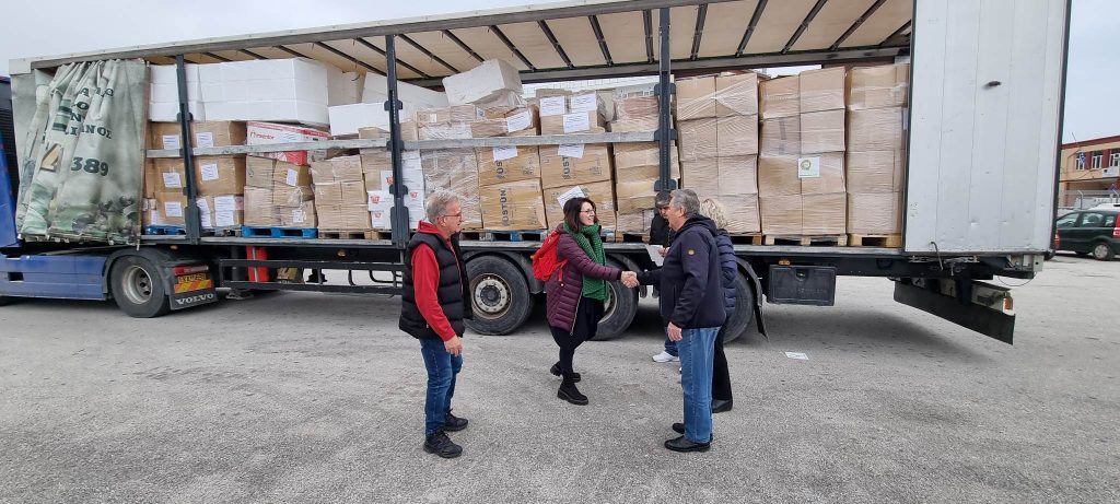 Παραδόθηκαν στο Αϊβαλί 500 κιβώτια ανθρωπιστικής βοήθειας για τους σεισμόπληκτους της Τουρκίας 7 Παραδόθηκαν στο Αϊβαλί 500 κιβώτια ανθρωπιστικής βοήθειας για τους σεισμόπληκτους της Τουρκίας