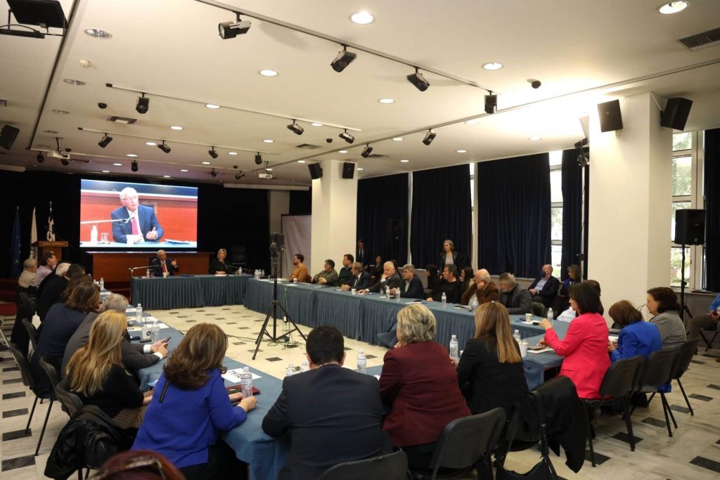 Στα μεγάλα ζητήματα της πόλης τοποθετήθηκε ο Δήμαρχος Αμαρουσίου Θ. Αμπατζόγλου στη συνέντευξη τύπου για την ανακοίνωση της υποψηφιότητας του στο Δημαρχιακό Αξίωμα