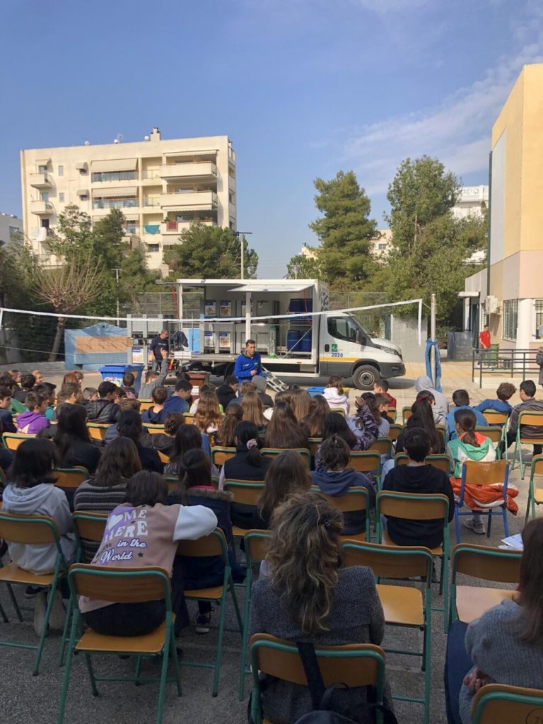 Συνεχίζεται η θερμή ανταπόκριση των μαθητών της Αττικής στο εκπαιδευτικό πρόγραμμα ανακύκλωσης Τhe Green City της Περιφέρειας Αττικής 12 Συνεχίζεται η θερμή ανταπόκριση των μαθητών της Αττικής στο εκπαιδευτικό πρόγραμμα ανακύκλωσης Τhe Green City της Περιφέρειας Αττικής