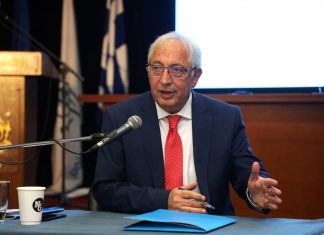 Την υποψηφιότητά του για το Δημαρχιακό Αξίωμα στις προσεχείς Αυτοδιοικητικές εκλογές ανακοίνωσε ο Δήμαρχος Αμαρουσίου Θ. Αμπατζόγλου