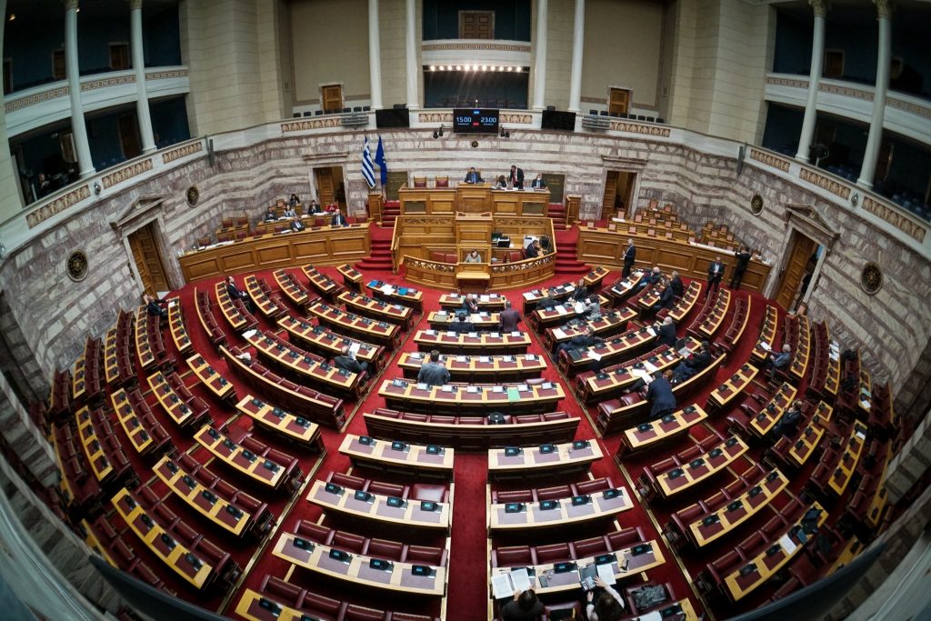 Εγκρίθηκε από τη Βουλή το νομοσχέδιο του υπουργείου Οικονομικών με μέτρα στήριξης για συνταξιούχους, νοικοκυριά και οφειλέτες 3 Εγκρίθηκε από τη Βουλή το νομοσχέδιο του υπουργείου Οικονομικών με μέτρα στήριξης για συνταξιούχους, νοικοκυριά και οφειλέτες